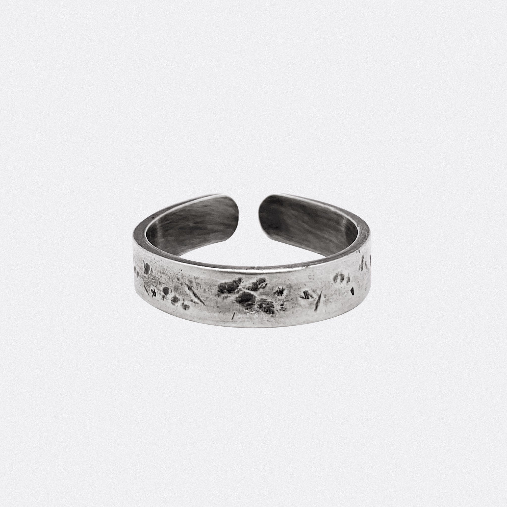 anillo-argolla-textura-desgastada-plata-flame-web-02_13e4f33a-ac20-4ad5-9924-873fab01d799.jpg