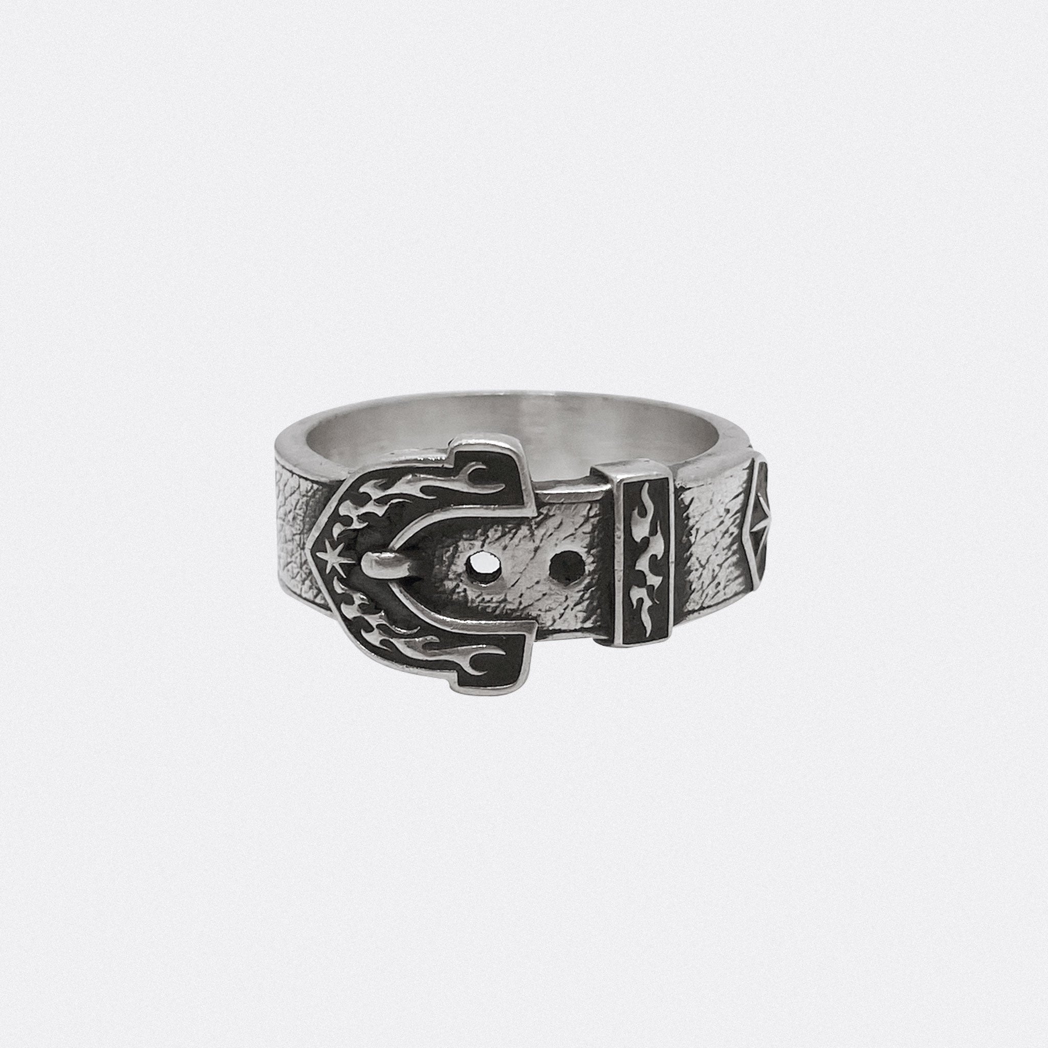 Horseshoe belt