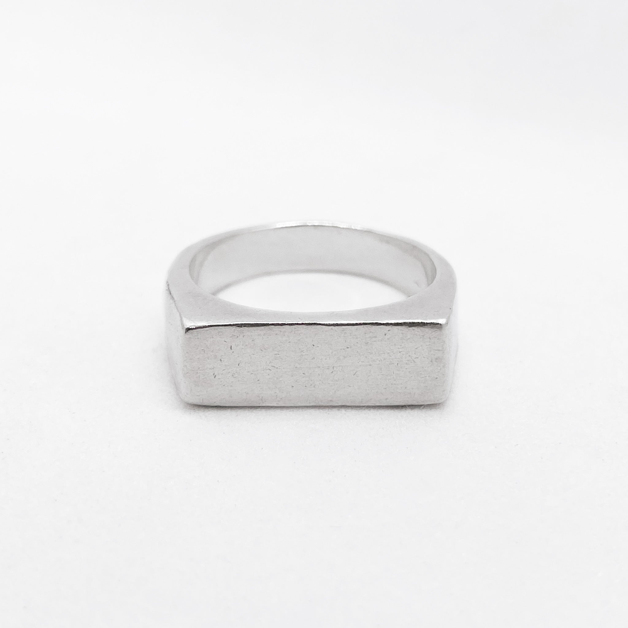 anillo-rectangulo-plata-flame-web-02_0e5518c2-ab8b-473b-aa90-920a17d23037.jpg